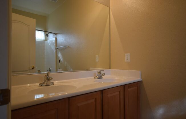 3 beds, 2.5 baths, $2,010