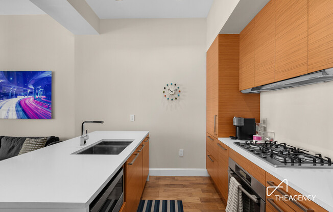 140 W 22 ST