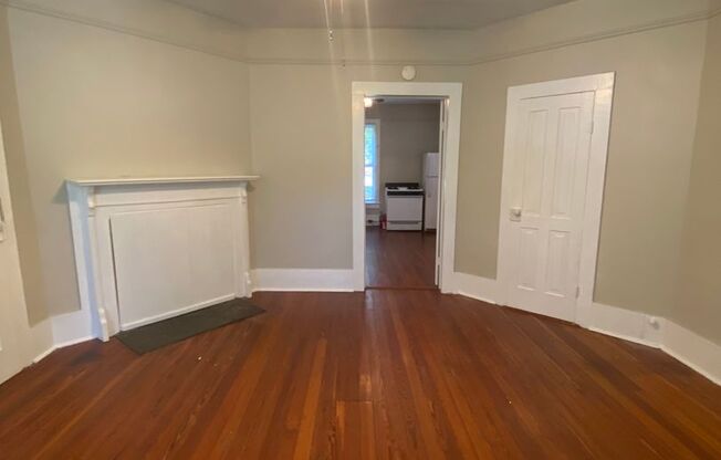 Studio, 1 bath, 500 sqft, $1,075, Unit 8