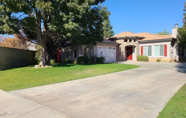 Super cute 4/2 bathroom with Patio, Wonderful N/W call our office 6613981200.