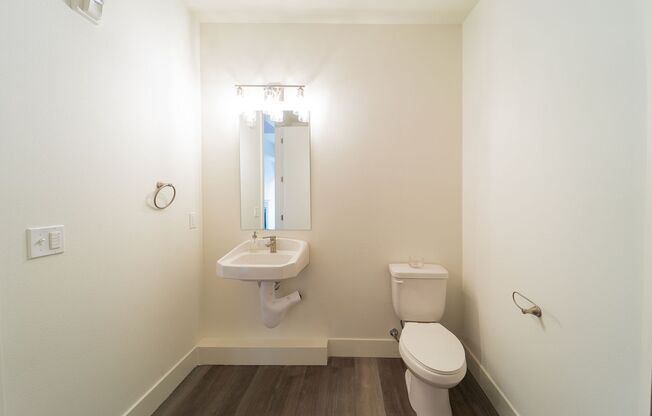 Studio, 1 bath, 325 sqft, $1,099, Unit 318
