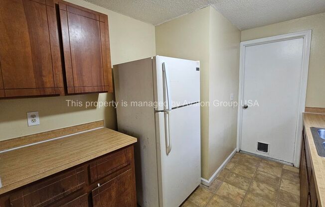 3 beds, 2 baths, $1,595