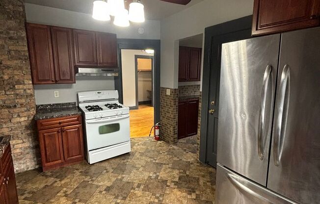 5 beds, 2 baths, 5 sqft, $2,095, Unit 2024B N 1st St (back upper)