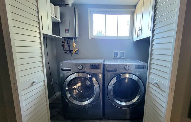 Bright, spacious, 3 bed with bonus room, hot tub and fully fenced yard