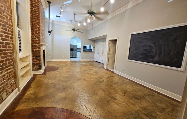 1 bed, 1 bath, 1,100 sqft, $1,950, Unit 601 Saint Joseph Street