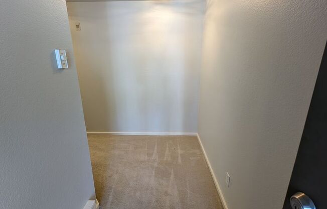 High End 3 Br Condo off of Bothell-Everett Hwy! Extra Parking & Amenities - Avail. NOW!