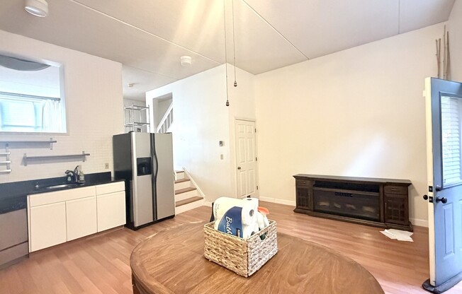 10 EUGENE CIR