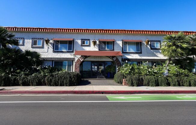 2 beds, 2 baths, $2,695, Unit 01