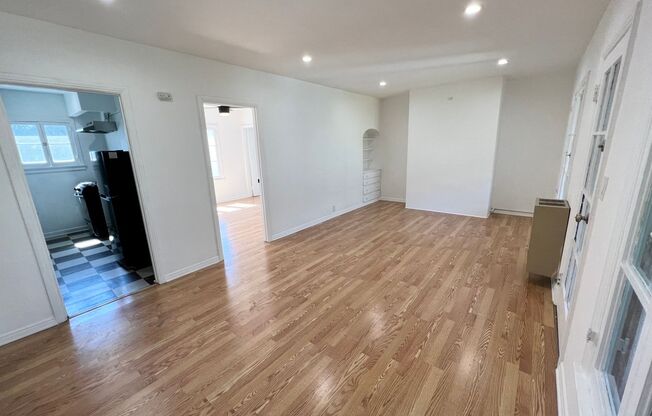 7956-7958 Norton Ave