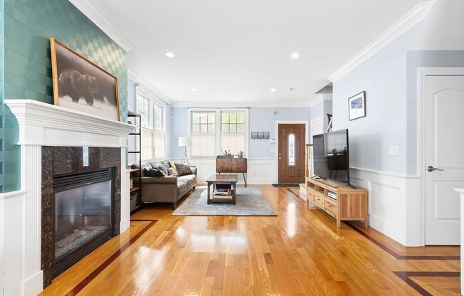 437 GALLIVAN BLVD