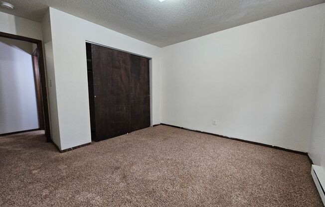 2 beds, 1 bath, $750, Unit 9