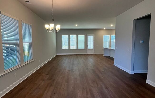 Stunning 4 Bedroom 4.5 Bath Home In Summer's Corner~