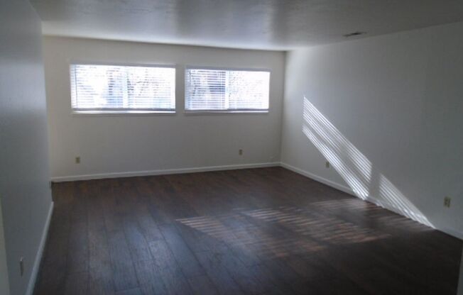 NICE SINGLE STORY HOME IN EAST ROSVILLE!
