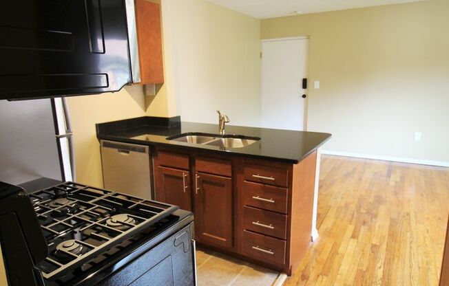 1 bed, 1 bath, 650 sqft, $895, Unit 5