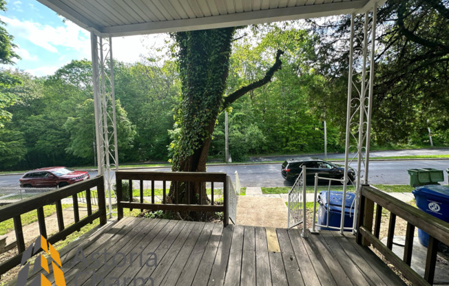 4 bedroom 1 bath or 3 bedroom + den AVAILABLE NOW!