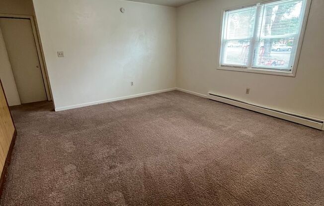 2 beds, 1 bath, 903 sqft, $1,170, Unit K-7