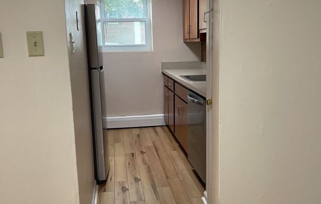 2 beds, 1 bath, 874 sqft, $1,465, Unit E-14