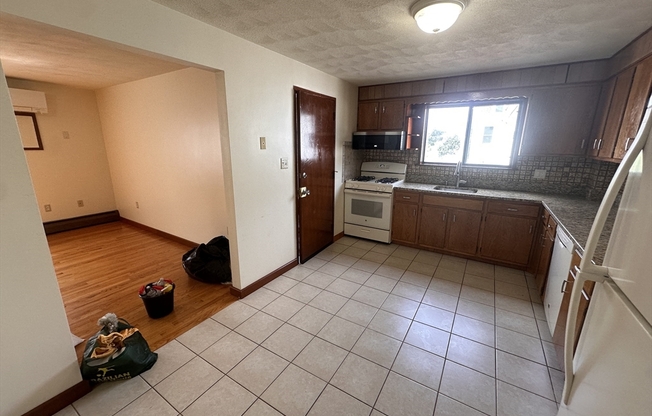 3 beds, 1 bath, 1,000 sqft, $3,000, Unit 2