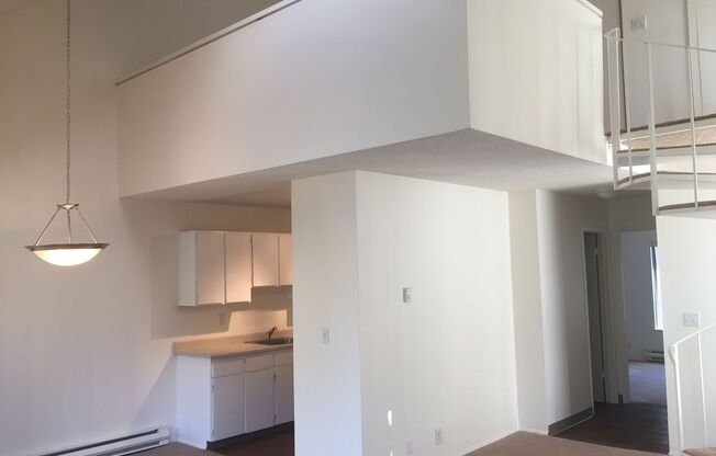 1 bed, 1 bath, 834 sqft, $1,475, Unit 902