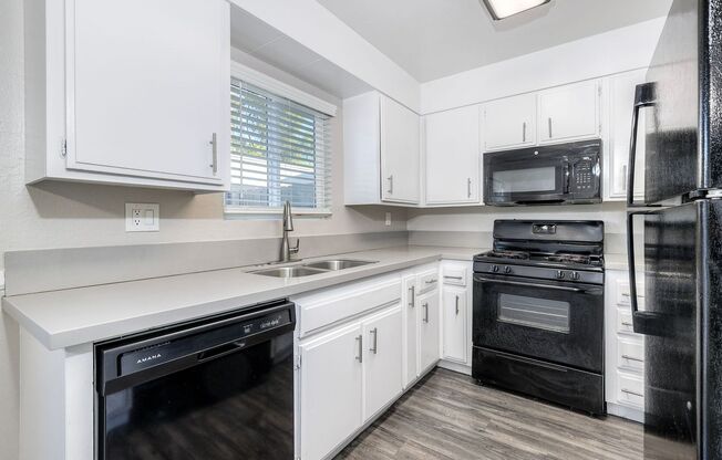 3 beds, 1.5 baths, $2,995, Unit 12