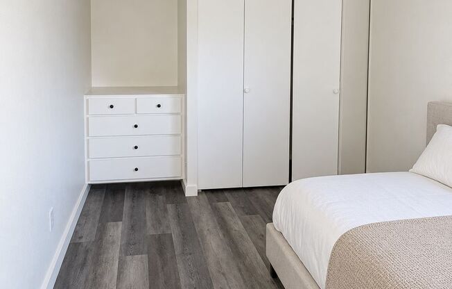 2 beds, 1 bath, 940 sqft, $1,350, Unit 37