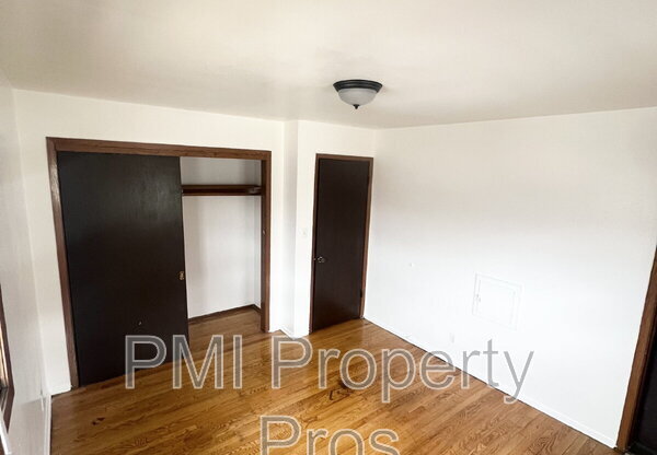 5817 N 76 ST