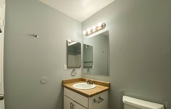 2 beds, 1 bath, 840 sqft, $1,625, Unit RO-83