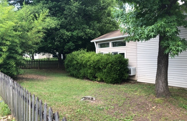 Very Nice 3 Bedroom Home in Hendersonville!