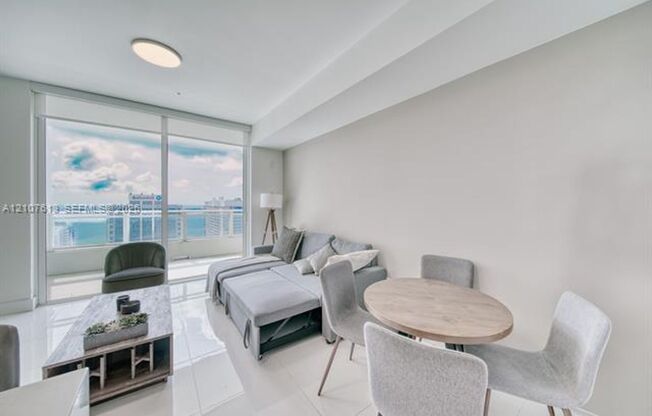 1 bed, 1.5 baths, $4,150, Unit # 3802