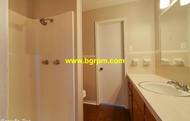 3 beds, 2 baths, $1,350