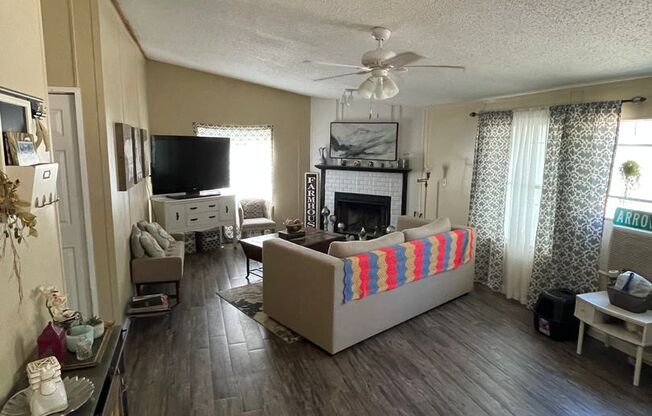 3 beds, 2 baths, 1,568 sqft, $1,675, Unit 1