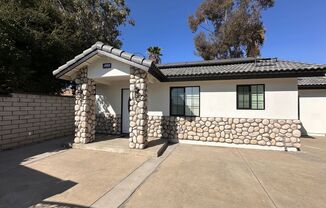 Beautiful 2 Bed 2 Bath duplex in Ontario