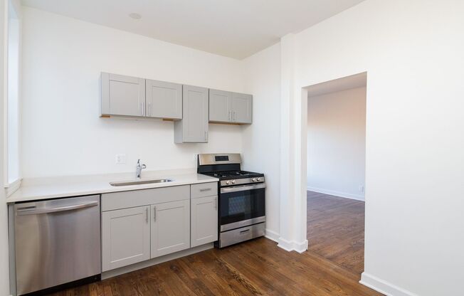 3 beds, 2 baths, 1,250 sqft, $2,700, Unit 6573-3