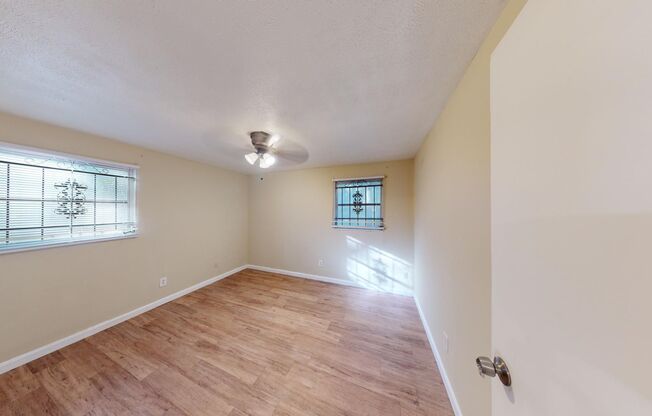 3 beds, 1 bath, $1,060