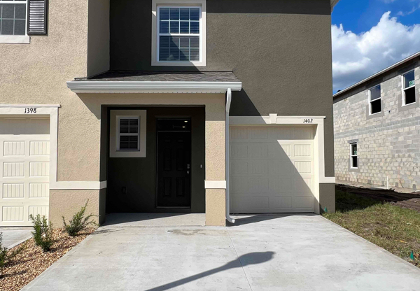 3 beds, 2.5 baths, 1,758 sqft, $1,900