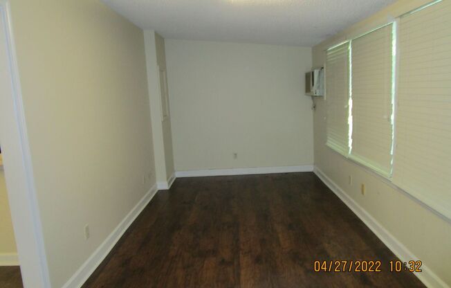 3 beds, 3 baths, $1,450, Unit 1038 N. Guignard Drive