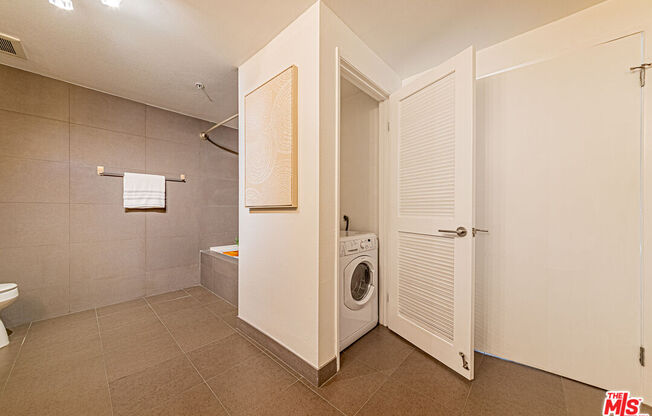 1 bed, 2 baths, 1,130 sqft, $2,800, Unit 321