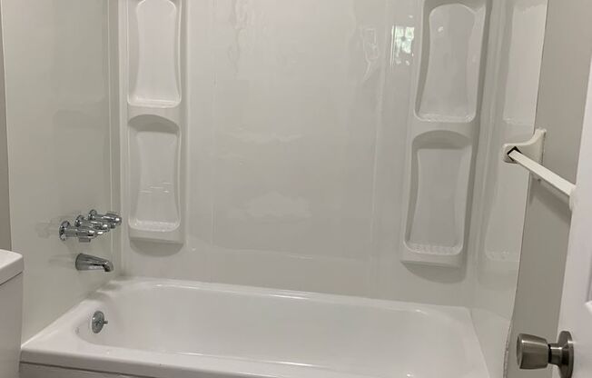 3 beds, 1 bath, 960 sqft, $1,250, Unit 209