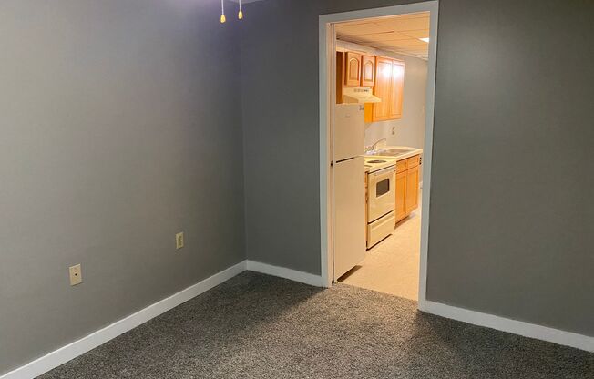 1 bed, 1 bath, $800, Unit 3