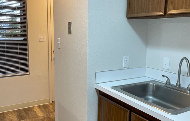 1 bed, 1 bath, 595 sqft, $1,295