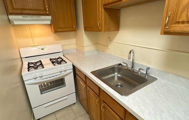 1 bed, 1 bath, 600 sqft, $1,195, Unit C-24