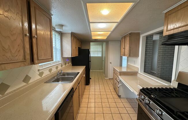 3 beds, 2 baths, $2,500