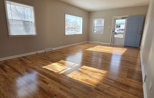 NICE THREE BEDROOM HOME ON NEARLY 1/3 ACRE FENCED YARD IN DENVER! MOVE IN TODAY!