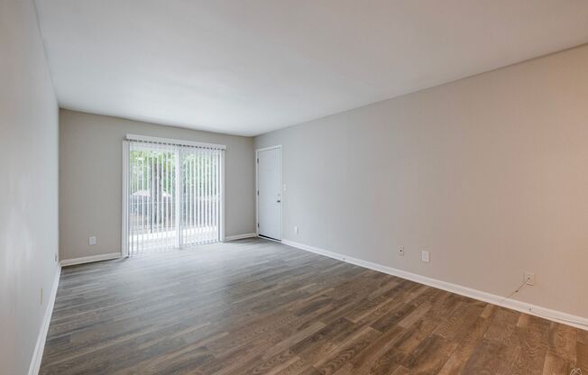 1 bed, 1 bath, 672 sqft, $1,100, Unit 2010-02