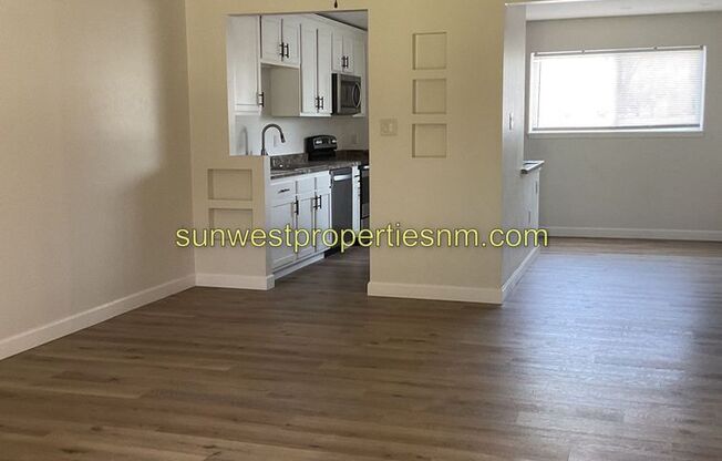 Dustin Ave. N. 2400 - Sunset House