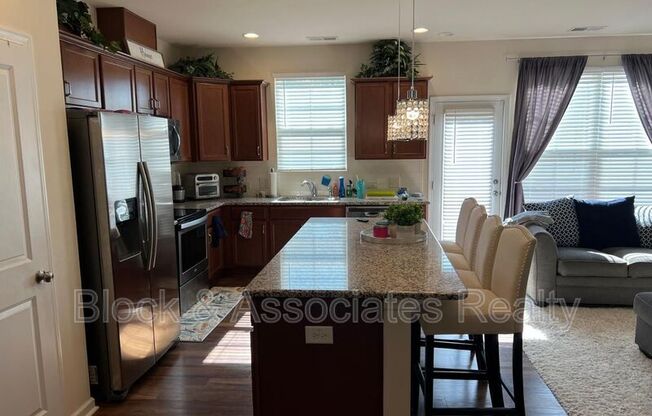 805 NEW DERBY LN