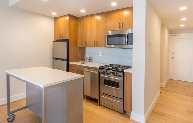 Studio, 1 bath, 469 sqft, $1,950, Unit 0104
