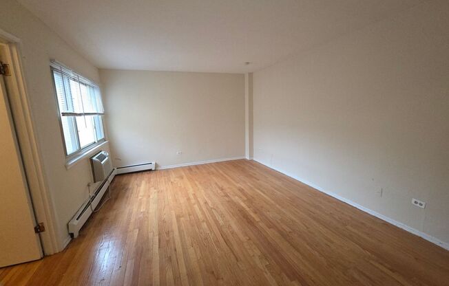 1055 W CATALPA
