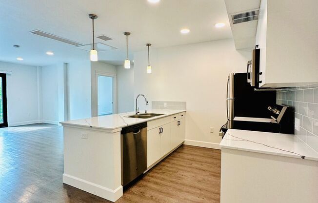 2 beds, 1 bath, 902 sqft, $2,750, Unit 410-315