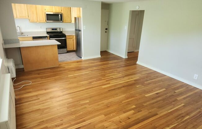 1 bed, 1 bath, 663 sqft, $2,050, Unit H-07